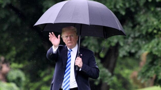 Fiscal de la trama rusa apunta a Trump en el segundo año de su investigación