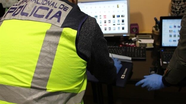 17 personas por compartir pornografía infantil