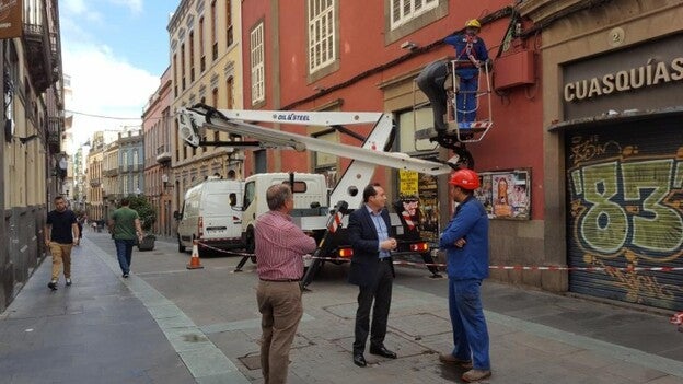 Triana cambia su iluminación con 128 nuevas luminarias