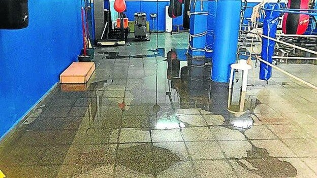 Los vertidos fecales anegan el Juan Beltrán Sierra