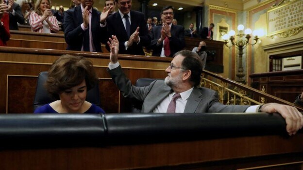 Rajoy no dimitirá y acusa a Sánchez de intentar «chantajear» a todos