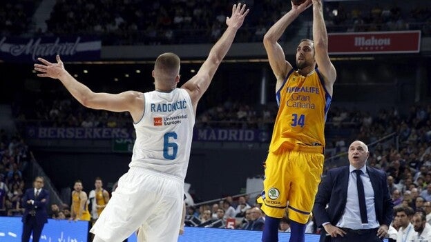 Tavares despierta al Granca del sueño