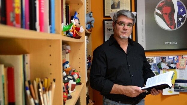 Jorge Fonte se suma a la dinomanía con su libro ‘La saga jurásica’