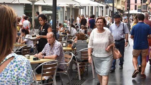 Más tiendas y menos terrazas en el casco histórico capitalino