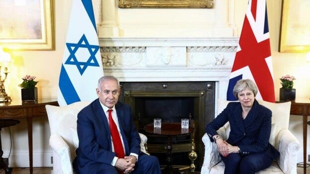May pide a Netanyahu medidas para «mitigar» la crisis en Gaza