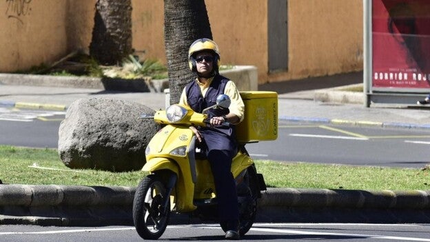 2.400 trabajadores isleños de Correos llamados hoy al paro