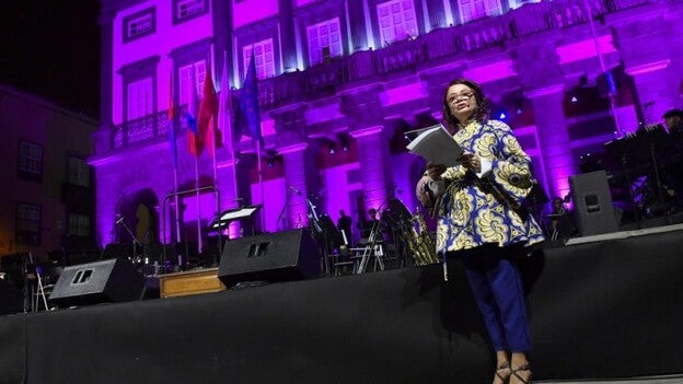 Ciudad con nombre femenino y plural