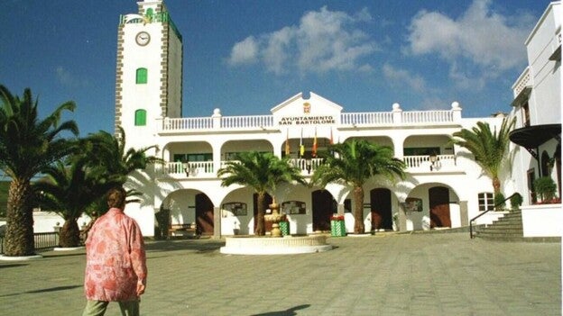 San Bartolomé destina 126.000 euros al transporte de los estudiantes