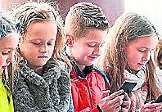 Los expertos asocian el aumento de depresión en jóvenes con abuso de las redes