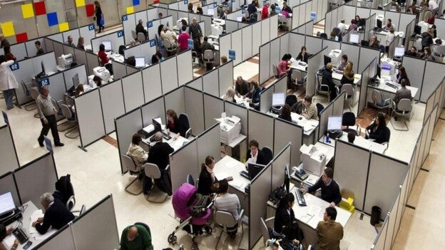 Media hora menos de jornada para los funcionarios
