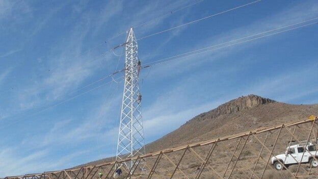 El TSJC tumba la línea de alta tensión