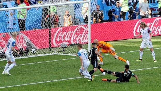 Islandia humaniza a Messi y empata con Argentina (1-1)