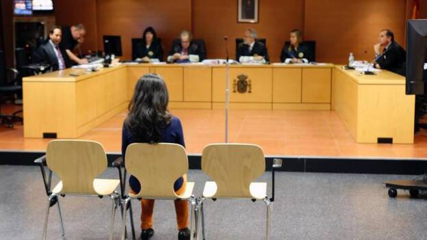 El TS rebaja la condena por querer acuchillar a sus hijos