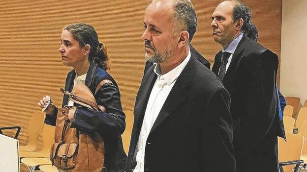 Celso y Mónica se quedan solos en el caso Eólico