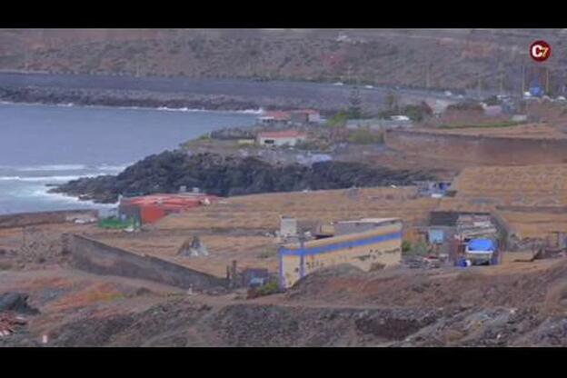 Escombros y grafitis de la capital a Agaete