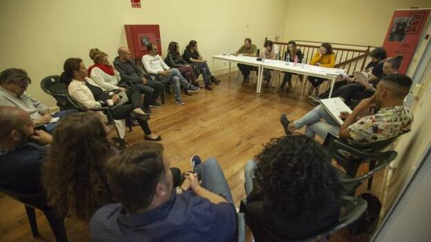 Silencio, se lee teatro