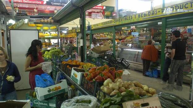 Los puesteros del mercado se ven ninguneados por el Ayuntamiento