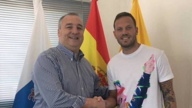 Javi Castellano renueva por tres temporadas