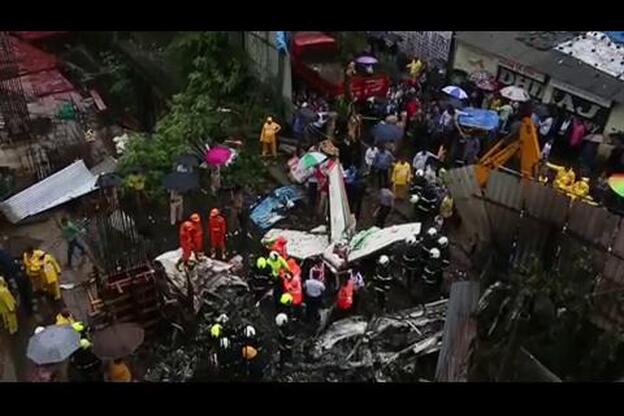 Cinco muertos al estrellarse una avioneta en Bombay