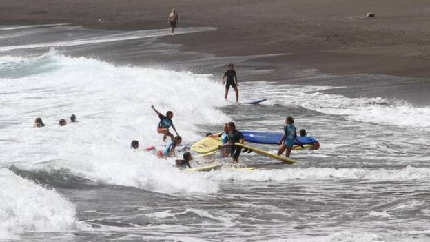 El Día Mundial del Surf invade el entorno de La Cícer