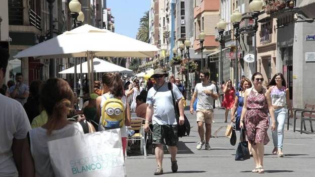 Triana abre este domingo, primer fin de semana de rebajas