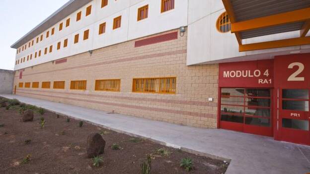 Ocho detenidos por intentar entrar drogas en la prisión Las Palmas II