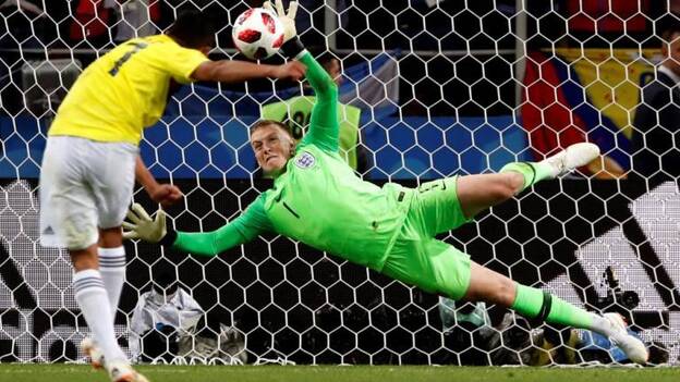 Una cruel tanda mete a Inglaterra en cuartos