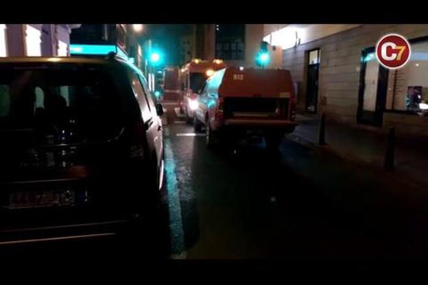 Desalojado un edificio por un incendio en Las Canteras