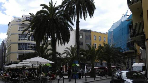 Farray crece a costa de la calle Grau Bassas