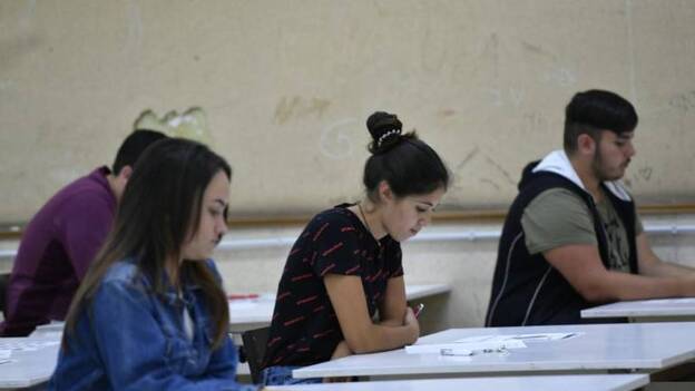 Más de 700 estudiantes se examinan de la EBAU