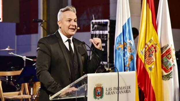 El pregón de Roberto Herrera da inicio a las fiestas del Carmen