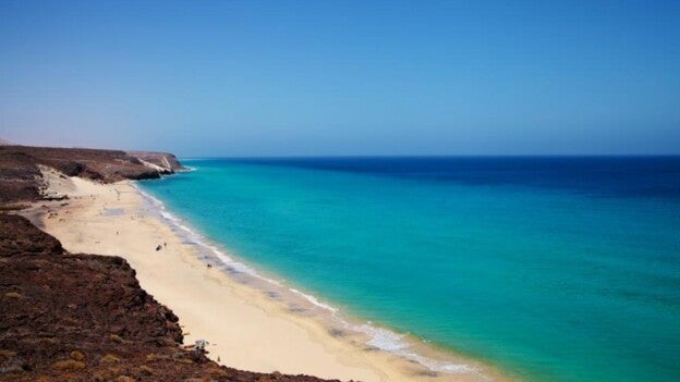 Un windsurfista fallecido tras ser rescatado del mar en Fuerteventura