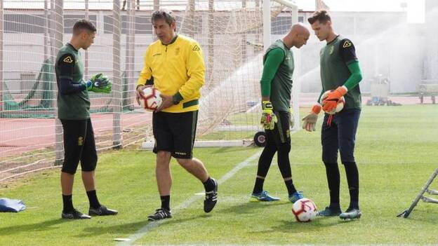 Manolo Jiménez busca portero