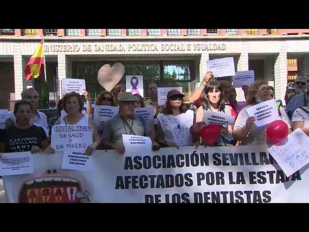 Afectados por iDental reclaman frente a Sanidad una solución ante la "estafa nacional"