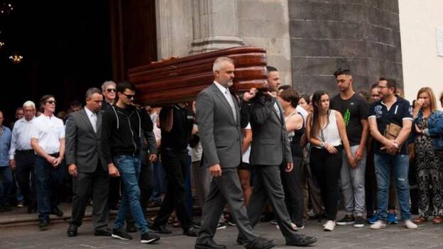 Multitudinario adiós a las víctimas de La Orotava