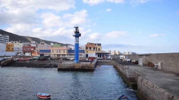 Llega una zódiac con hachís al muelle pesquero de San Cristóbal