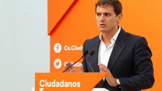 Rivera pide a Sánchez y a Borrell que ordene cerrar las embajadas de Torra