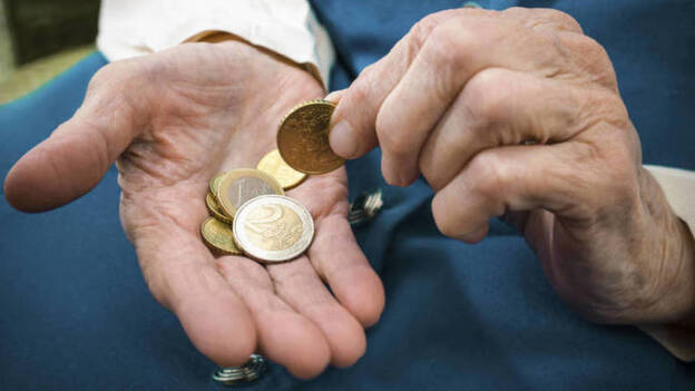 Uno de cada cuatro canarios cobra menos de mil euros