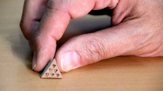 Una nueva pintadera se suma al misterio