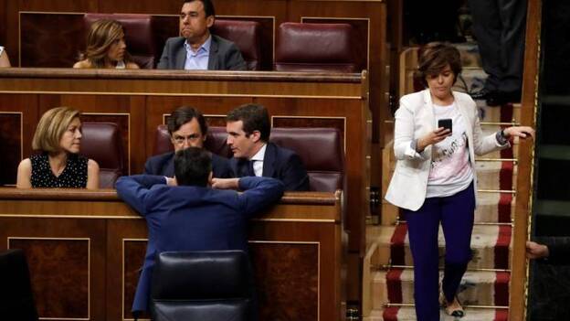 Casado ofrece integración sin cuotas a Santamaría en el PP
