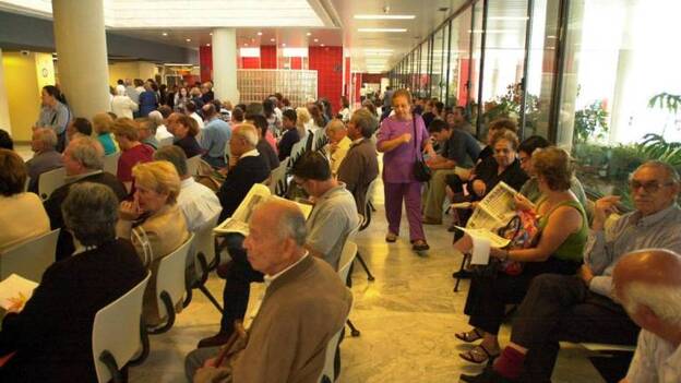 Tres especialidades copan el 50,3% de las esperas para una consulta