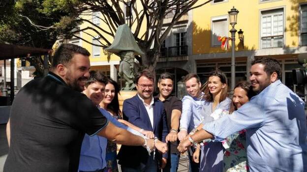 Antona exige a Sánchez que «use el Falcon» para conocer Canarias