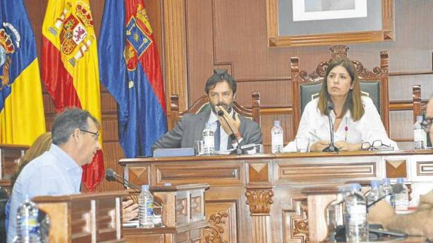 Ciuca apoya al gobierno para abonar 31,3 millones a bancos y proveedores