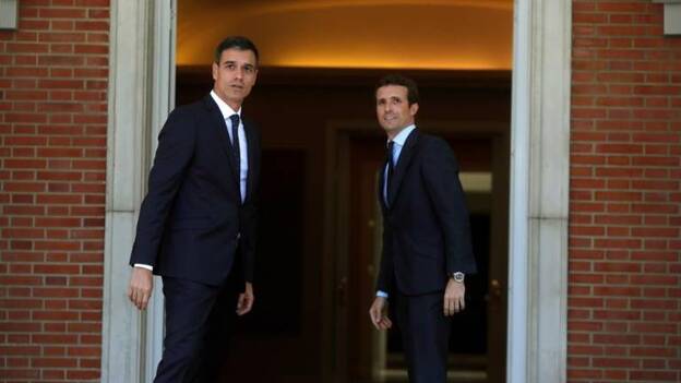 Casado le da la espalda a Sánchez