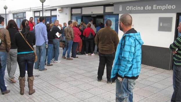 El paro registrado baja un 0,89 % en julio en Canarias
