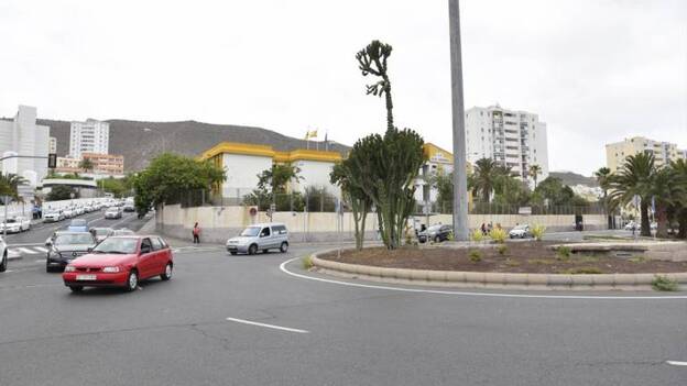 La MetroGuagua avanza hacia Vegueta con su disputa al coche