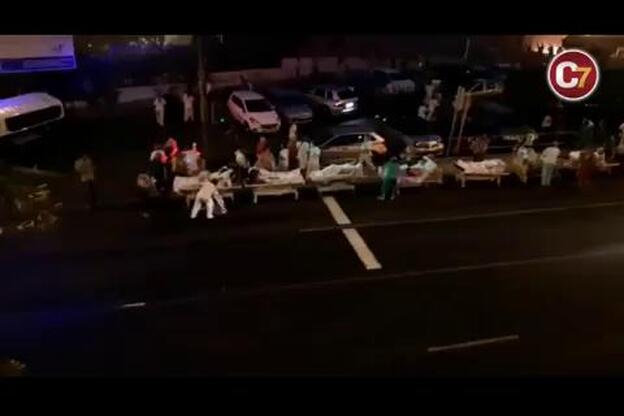 Los bomberos logran sofocar el incendio del Hospital de la Candelaria