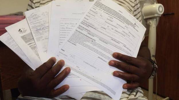 Canarias está estudiando si da tarjeta sanitaria a los sin papeles