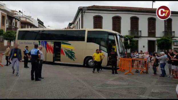 Ofrenda a la Virgen con la mente en Primera