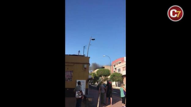 Rescatan a una mujer en un incendio en Carrizal